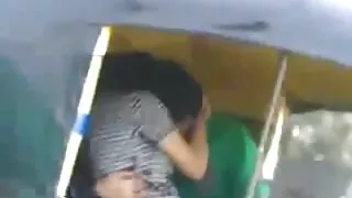 Garota retrô peituda ...